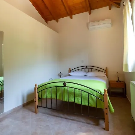 Afrato Villa Vlachata